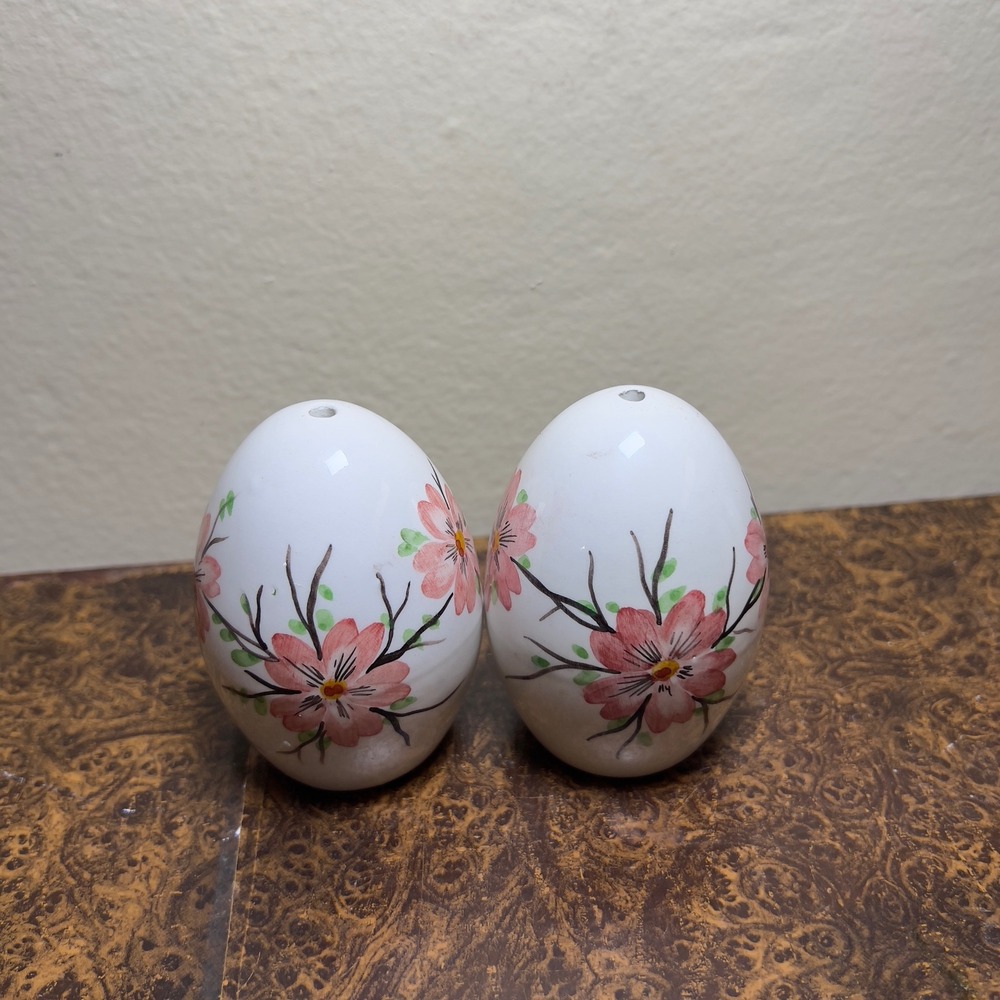 Hand Painted Egg Shaped Salt and Pepper Shakers Floral‎ Design White Ceramic